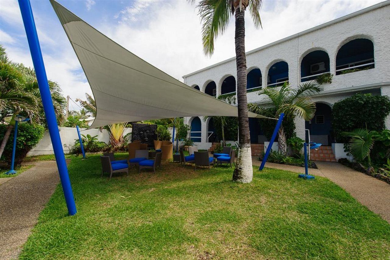 Hotel Le Victoria Saint Pierre Exterior photo